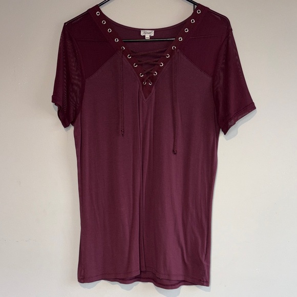 Kismet Tops - 💥2/$33💥 Kismet Lace-Up Short Mesh Sleeve Top - Maroon Colour